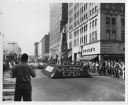 Oil rig homecoming float