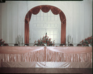 Table decorated with roses and candleholders