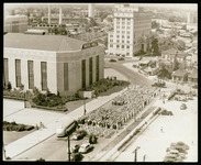 1000 Houston Volunteers in front of Music Hall